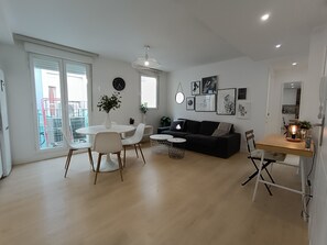 Comfort Apartment, Non Smoking, Kitchen | Living area