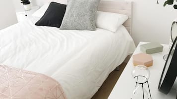 Cortinas blackout, tabla de planchar con plancha y wifi gratis