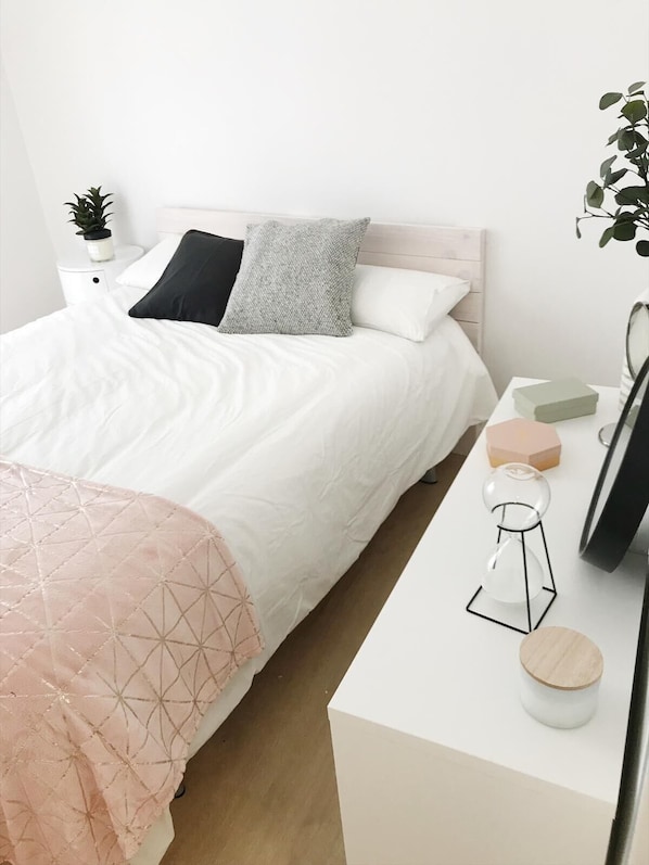 Cortinas blackout, tabla de planchar con plancha y wifi gratis