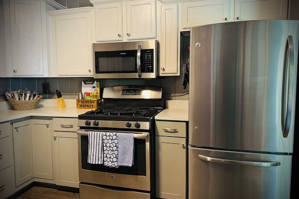 Frigorífic, microones, forn i placa de cuina