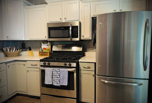 Cottage home near downtown Douglasville’s Greystone Amphitheater.