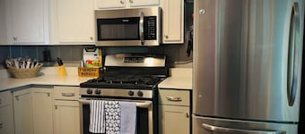 Cottage home near downtown Douglasville’s Greystone Amphitheater.