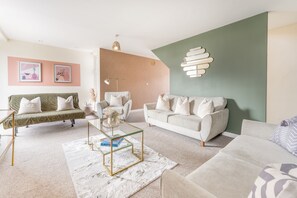 TV - 3BR, Sleeps 6, Garden, Parking, Near Etihad & City (Manchester)