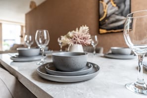 Dining - 3BR, Sleeps 6, Garden, Parking, Near Etihad & City (Manchester)