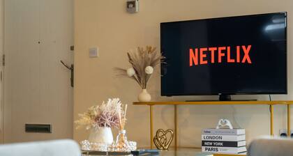3BR, Sleeps 6, Garden, Parking, Near Etihad & City