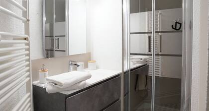 Renovated T2 apartment in the heart of Paray with view of the Basilica bell tower - Parking