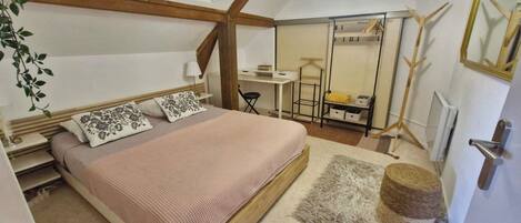 1 bedroom, desk, iron/ironing board, free WiFi