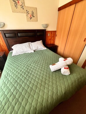 1 bedroom, free WiFi, bed sheets - Volcano shelter. 1 km from downtown! (Araucanía)
