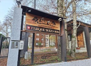 تفاصيل الفندق من الخارج