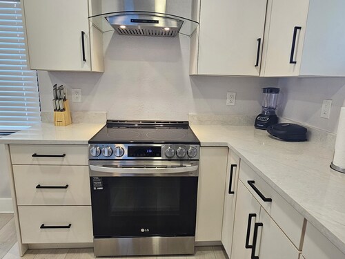 "La Casita" Modern Tampa Heights Retreat Minutes to Downtown & Armature Works