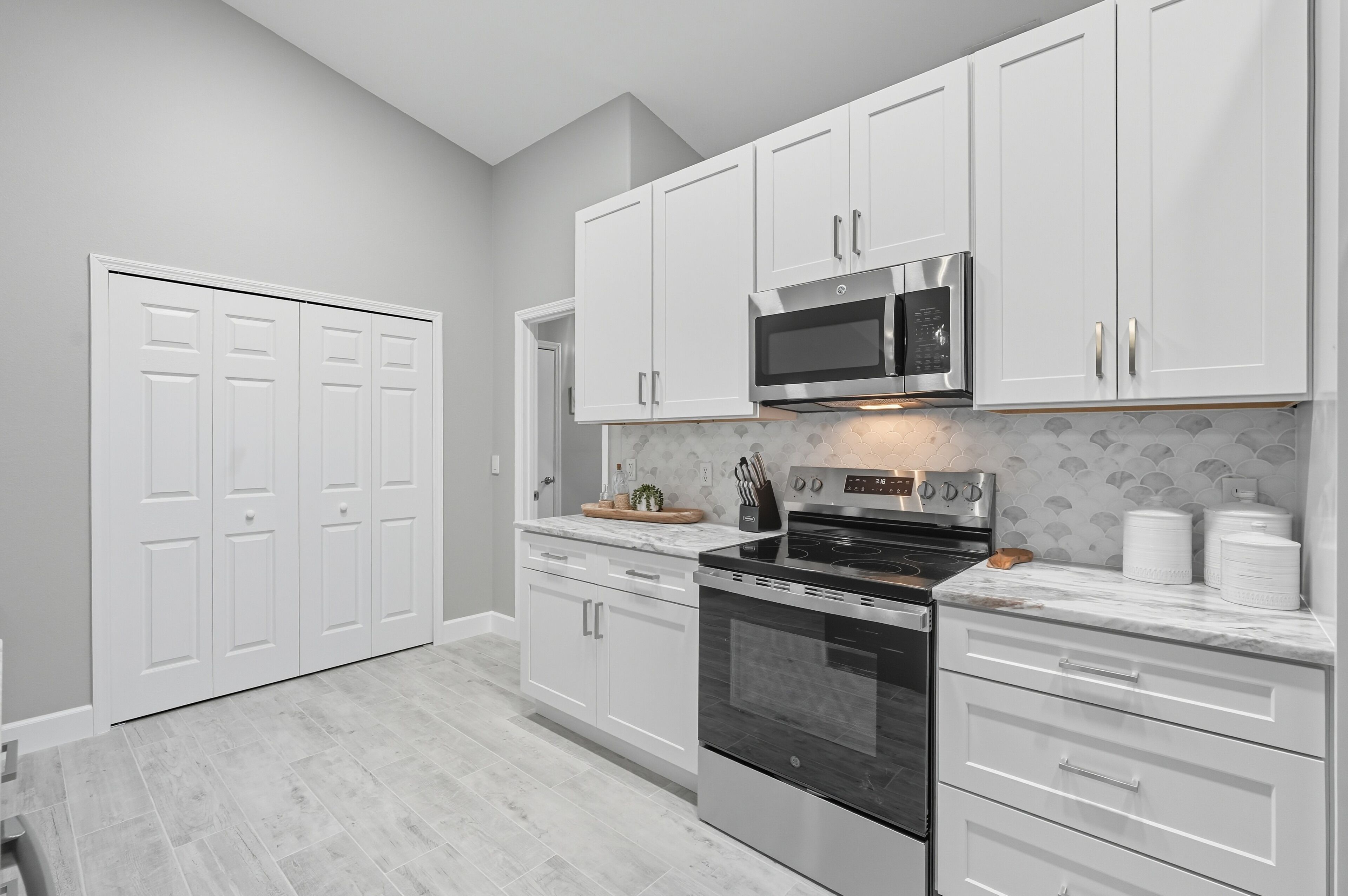 ميكروويف، فرن، موقد طهي مسطح، غسالة أطباق