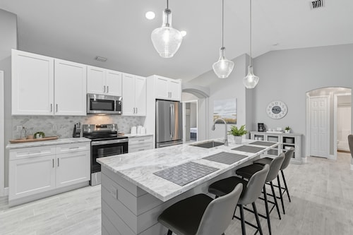 Newly Remodeled, Spacious 4-Bedroom Getaway