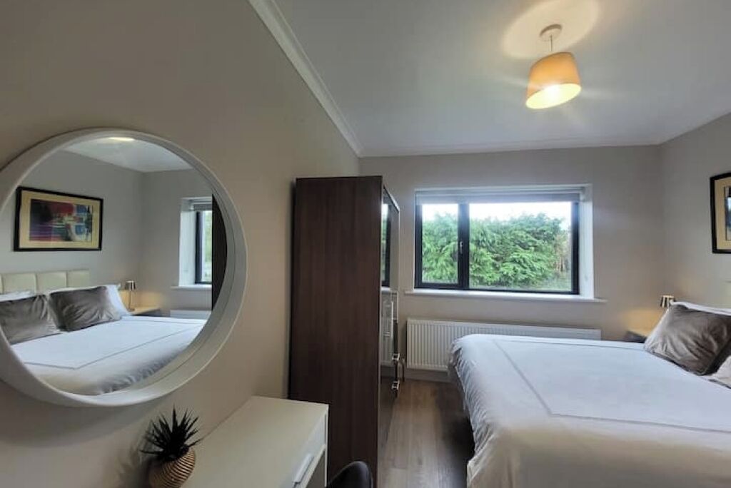 4 多间卧室、熨斗/熨衣板、免费 WiFi、床单