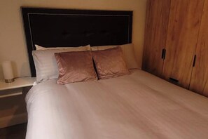 4 quartos, ferros/tábuas de passar roupa, Wi-Fi de cortesia