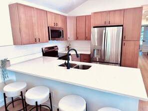 Mikrobølgeovn, ovn, kogeplade, opvaskemaskine