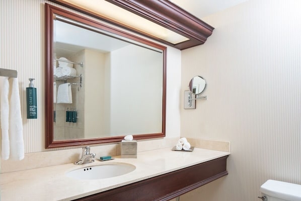 Bathroom - The Marc Hotel (Milwaukee)