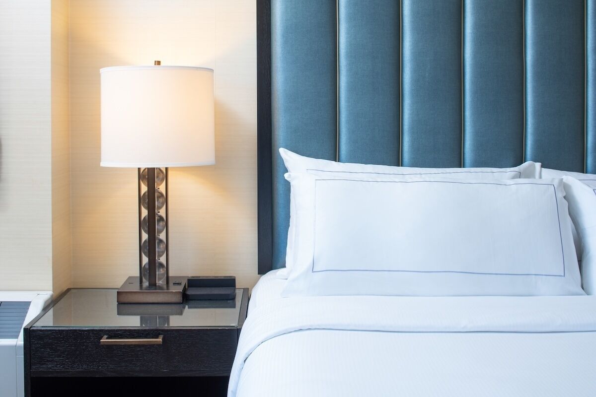 Perusstudio | Tallelokero huoneessa, työpöytä