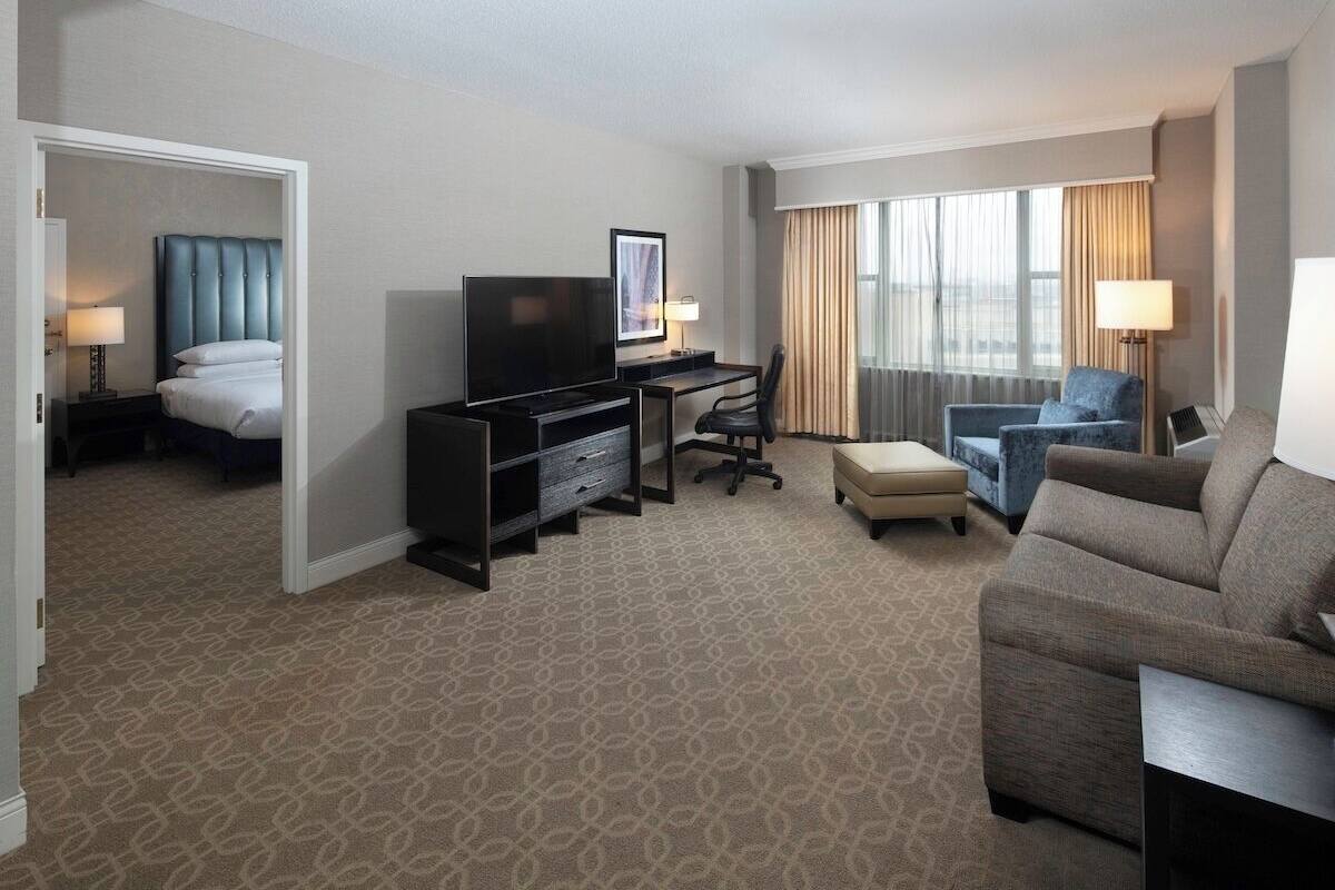 Standard Suite | In-room safe, desk, laptop workspace, blackout drapes