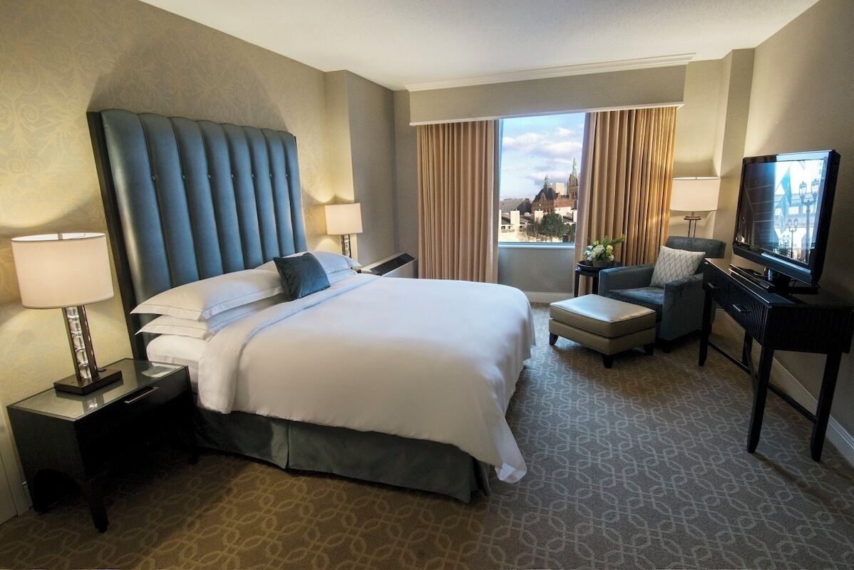 Standard Suite | In-room safe, desk, laptop workspace, blackout drapes