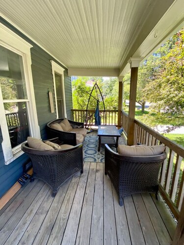 Cozy Main Street Flat