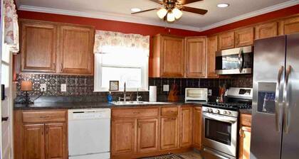 Cozy Garden House Adrian