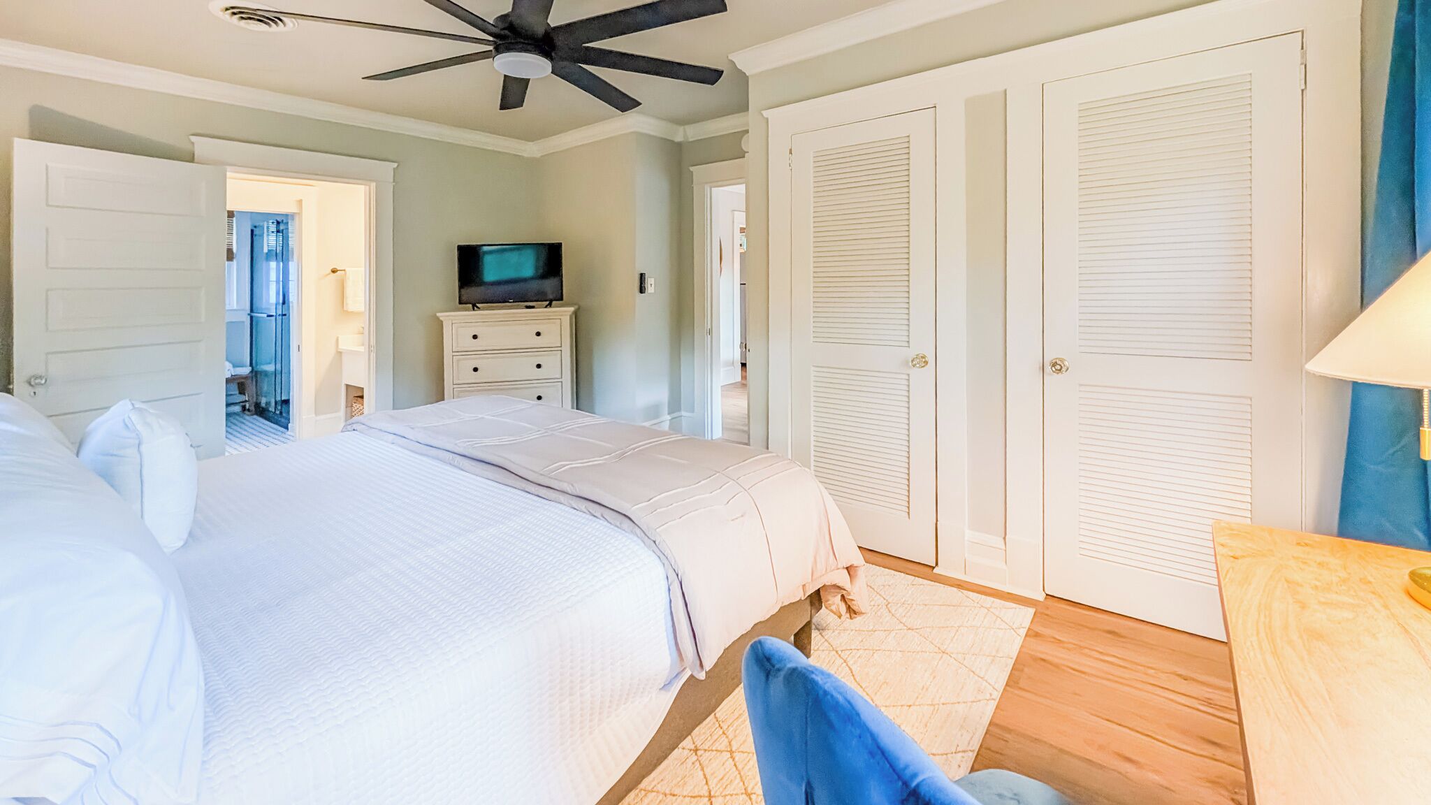 1 bedroom, desk, iron/ironing board, WiFi (free)