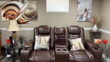 Een smart-tv en een open haard