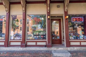Exterior detail - Wellness Retreat - Hot Tub • Fire Pit • Outdoor TV (Columbus)