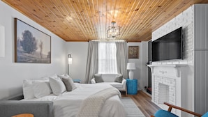Unclassified image, 4 of 35, button - Wellness Retreat - Hot Tub • Sauna • Fire Pit • Outdoor TV (Columbus)