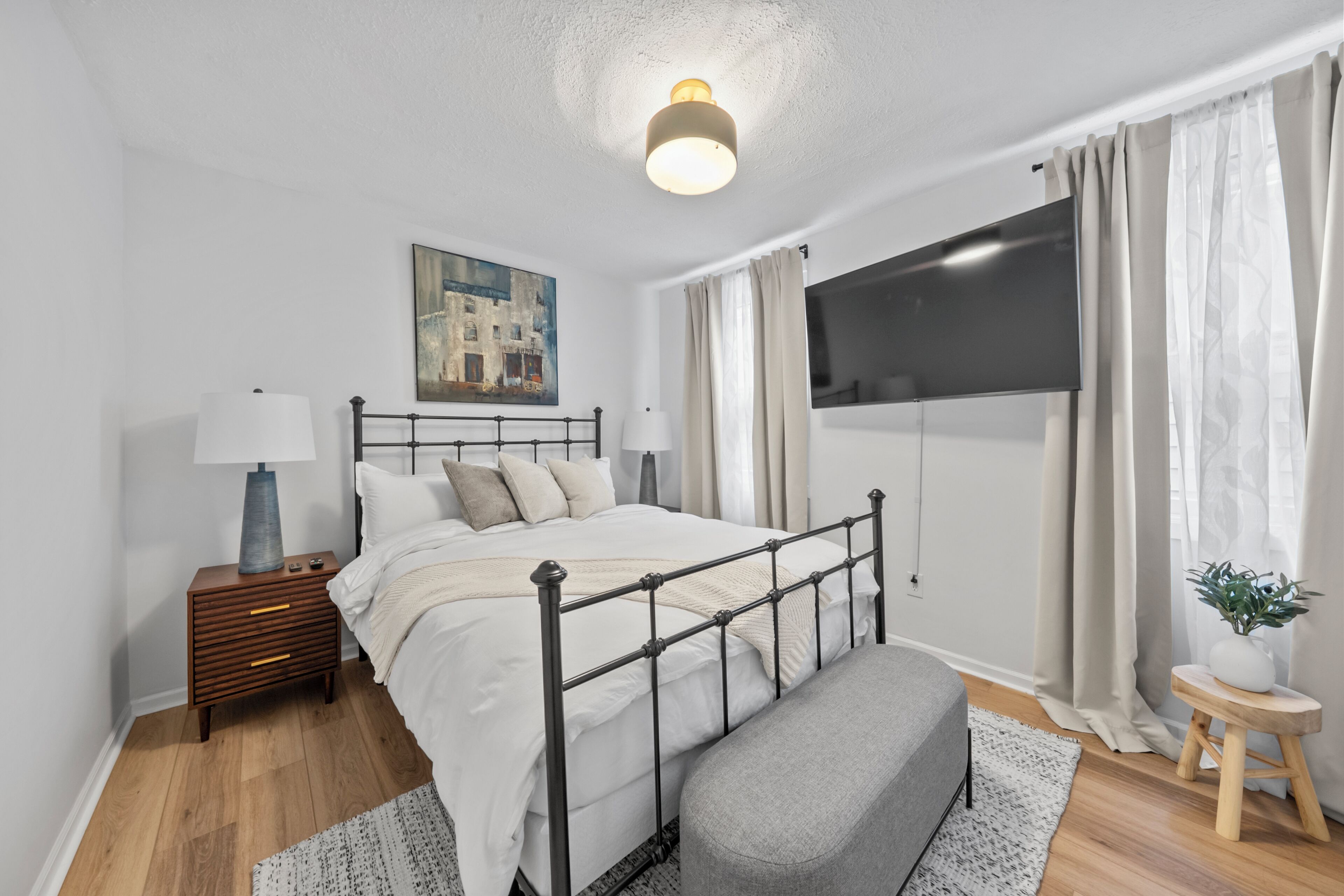 2 bedrooms, desk, iron/ironing board, travel crib