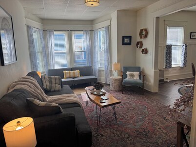 Downtown Burlington Gem: Walk to Church St & Lake