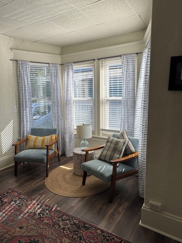 Downtown Burlington Gem: Walk to Church St & Lake