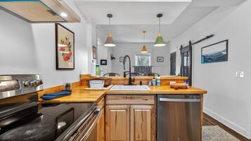 Micro-ondes, four, plaque de cuisson, lave-vaisselle