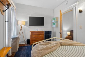 1 slaapkamer, een strijkplank/strijkijzer, wifi, beddengoed