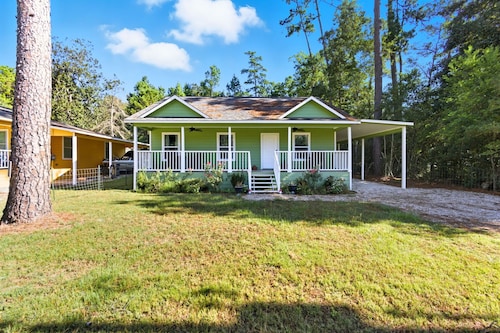 Peaceful Lake Escape, 2023 Construction, Walk to the Water, Front Porch Views