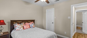 Peaceful Lake Escape, 2023 Construction, Walk to the Water, Front Porch Views