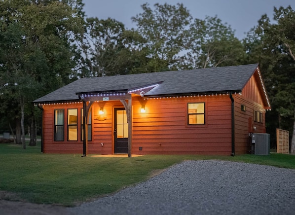 Exterior - 4 Cabin Retreat Sleeps 12 with Hot Tubs and Firepit (Cherokee County)