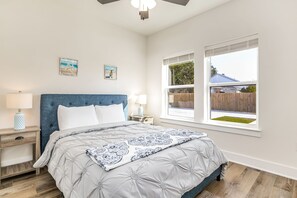 3 bedrooms, iron/ironing board, Internet, bed sheets - Great Townhome in the heart of Pensacola (Pensacola)