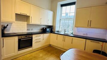 Micro-ondes, four, plaque de cuisson, lave-vaisselle