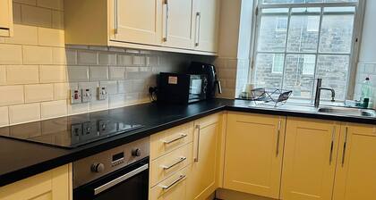 Double Room in the most live street of Glasgow Sauchiehall Street