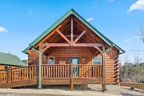 Exterior - 3bedroom sleeps 11-Hot Tub-Pool Table-Pool-in Pigeon Forge-10 min to Gatlinburg (Pigeon Forge)