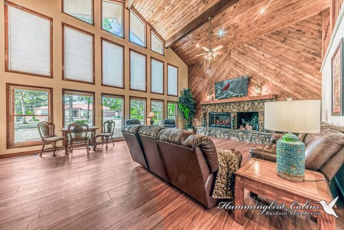 Heaven Sent: large family home w/ Game Room, Hot Tub, Pet Friendly