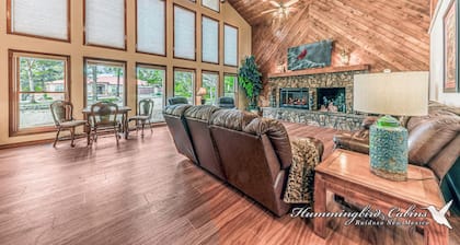 Heaven Sent: large family home w/ Game Room, Hot Tub, Pet Friendly