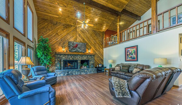 Téléviseur, foyer, jeux vidéo, table de ping-pong