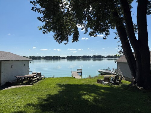 Charming 2-bedroom bungalow on Beaver Dam Lake