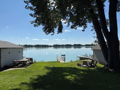 Charming 2-bedroom bungalow on Beaver Dam Lake