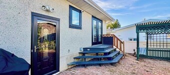 Welcoming 2-bedroom house with AC in charming Edmonton