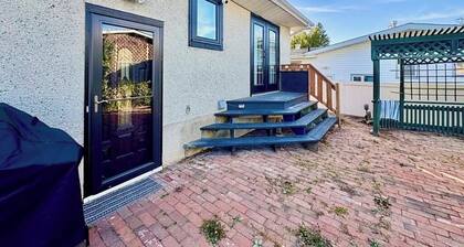 Welcoming 2-bedroom house with AC in charming Edmonton