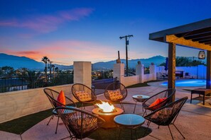 Terrace/patio - Mountain View Oasis - Private Pool, Game Room & Fire Pit Overlooking Coachella Valley (Desert Hot Springs)
