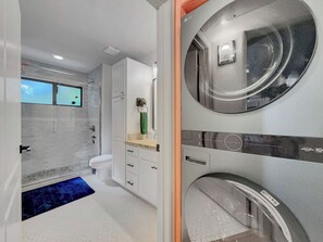 Shower, hair dryer, towels - Treehouse Vibe Special Studio! 30 Night Min. (Tucson)